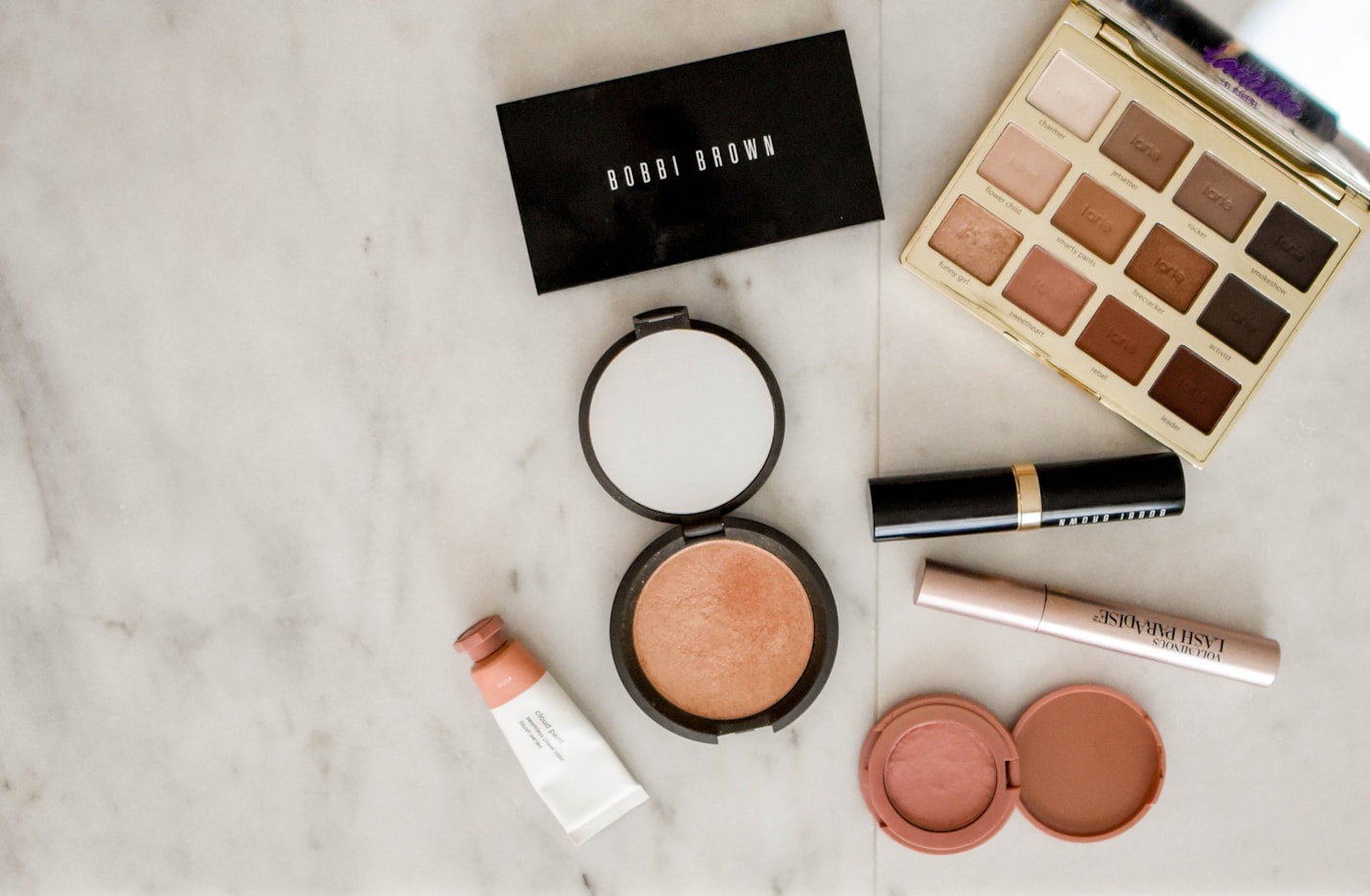 Lifestyle scene illustrating How to Choose a Mineral Sunscreen You Will Actually Reapply